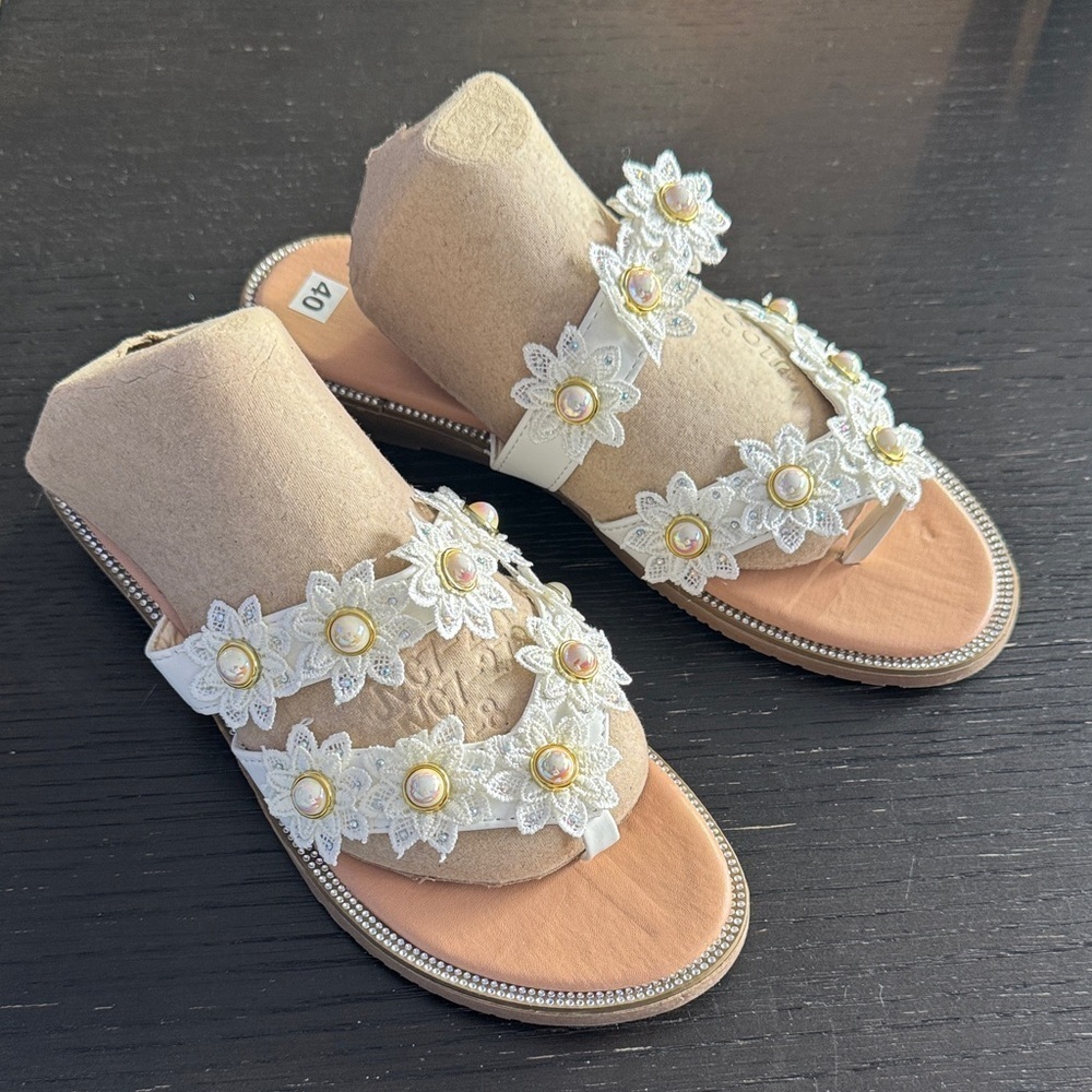 White lace flower gold/pearl bead accent thong double strap sandals. New Size 8